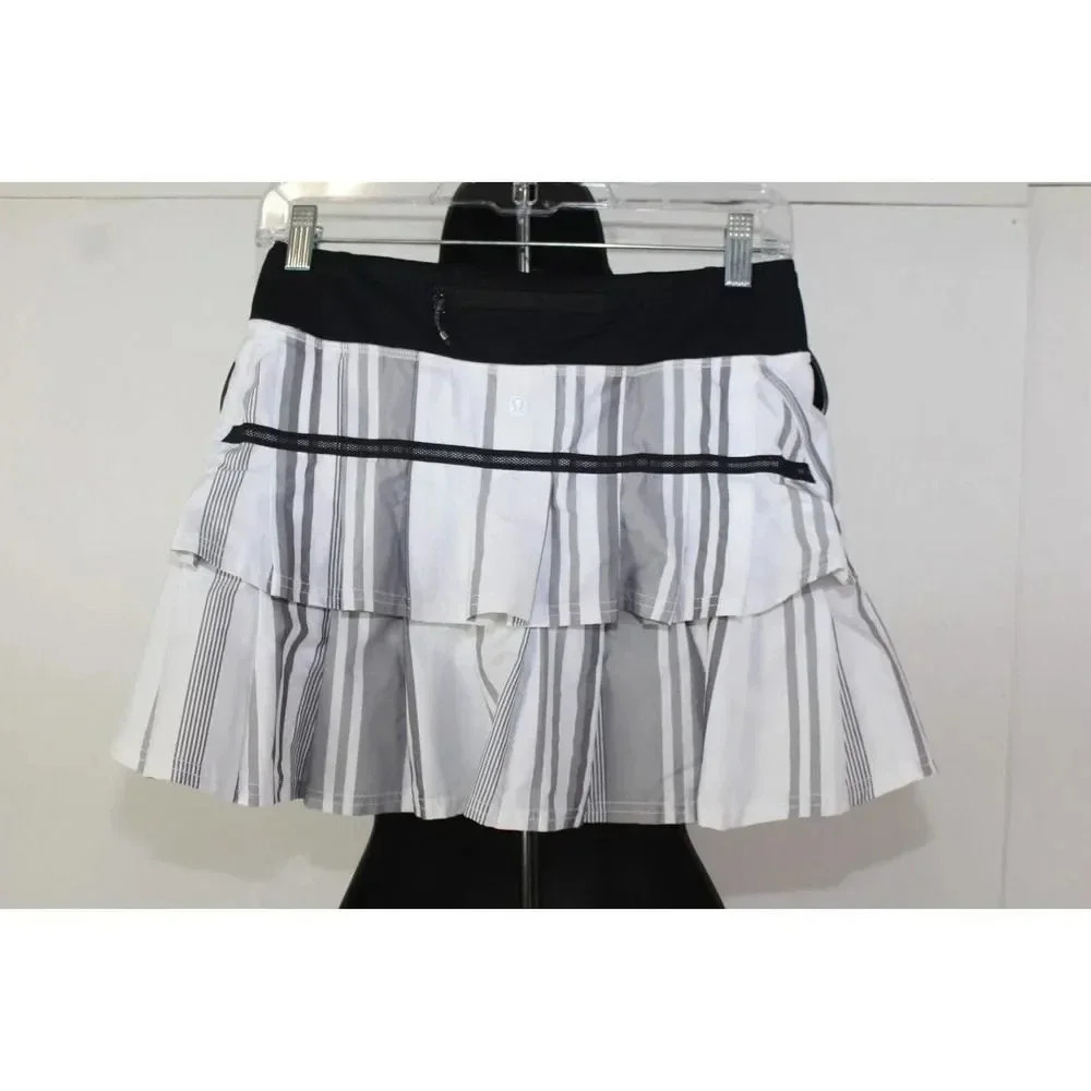 ladies lululemon skort no size believe to be XS